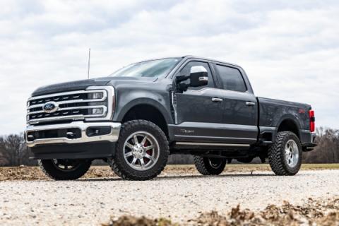 Ford F-250 2 Inch Leveling Kit w/Track Bar Bracket For 17-Pres Ford F-250 Super Duty Rough Country