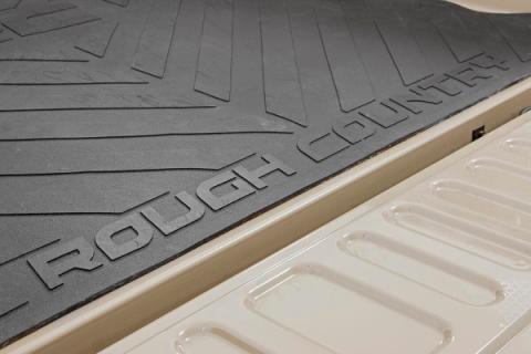 GM Bed Mat w/RC Logos 19-Up Silverado/Sierra 1500 5ft 8in Bed Rough Country