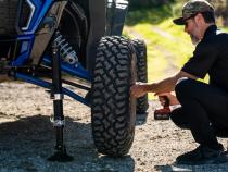 Manual Jack with Universal Hook AGM