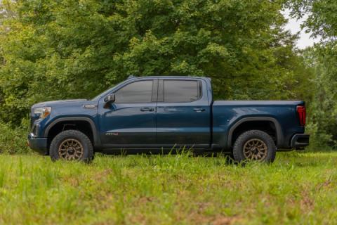 3.5 Inch Suspension Lift Kit w/Forged Upper Control Arms &amp; Loaded Struts 19-20 GMC Silverado/Sierra 1500 4WD/2WD Rough Country