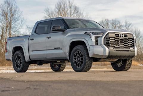 2 Inch Leveling Kit Loaded Strut Toyota Tundra 4WD (22-23) Rough Country
