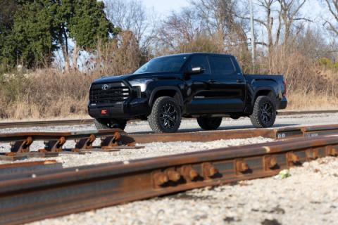 2 Inch Leveling Kit Loaded Strut Toyota Tundra 4WD (22-23) Rough Country