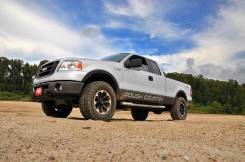 2.5 Inch Leveling Lift Kit w/V2 Shocks 04-08 F-150 Rough Country