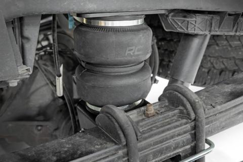 Air Spring Kit w/ compressor Ford F-250/F-350 Super Duty 4WD (2017-2026) Rough Country