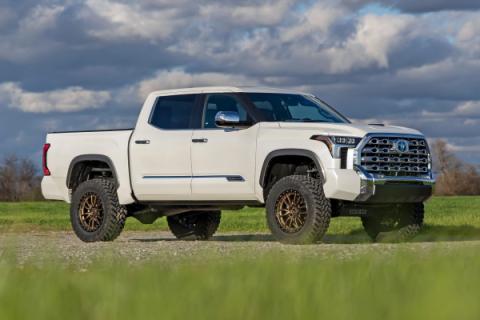 6 Inch Lift Kit OE Air Ride Toyota Tundra 4WD (2022-2026) Rough Country