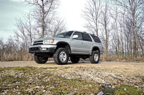3 Inch Lift Kit M1 Struts/M1 Toyota 4Runner 2WD/4WD (1996-2002) Rough Country