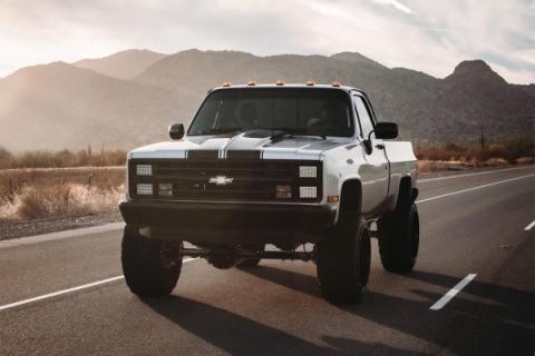 6 Inch Suspension Lift System 56 Inch Rear Springs 77-87 C10/K10 77-87 K5 Blazer 77-87 C15/K15 77-87 Jimmy Rough Country