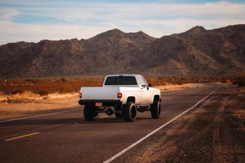 6 Inch Suspension Lift System 56 Inch Rear Springs 77-87 C10/K10 77-87 K5 Blazer 77-87 C15/K15 77-87 Jimmy Rough Country