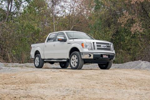 2 Inch Lift Kit M1 Struts/M1 Ford F-150 4WD (2009-2013) Rough Country