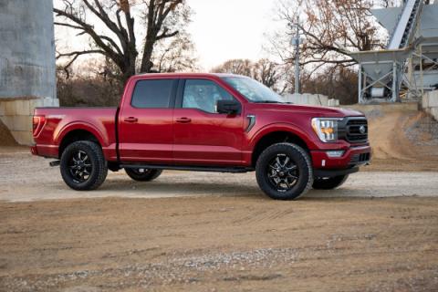 2 Inch Lift Kit M1 Struts/M1 Ford F-150 4WD (2021-2026) Rough Country