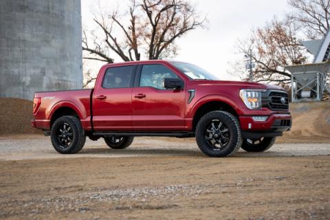 2.0 Inch Ford Leveling Lift Kit w/Vertex and V2 Shocks For 2021 F-150 Rough Country