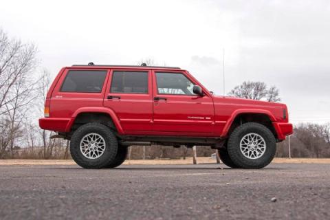Jeep Cherokee XJ 3 Inch Series II Suspension Lift Kit w/V2 Shocks Leaf Springs For 84-01 Jeep Cherokee XJ Rough Country