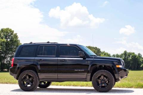 2 Inch Jeep Suspension Lift Kit 10-17 Patriot 4WD Rough Country