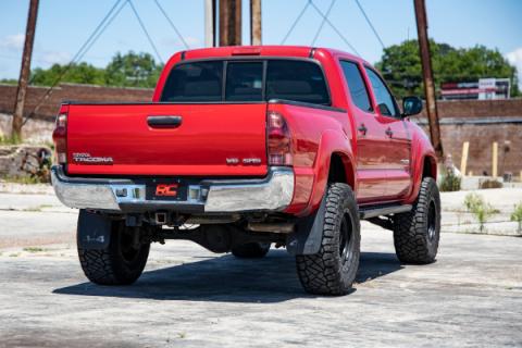 3.5 Inch Lift Kit UCA M1 Struts Toyota Tacoma 2WD/4WD (2005-2023) Rough Country