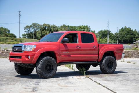 3.5 Inch Lift Kit Red UCA M1 Struts w/ Rear Leaf Springs Toyota Tacoma 2WD/4WD (2005-2023) Rough Country