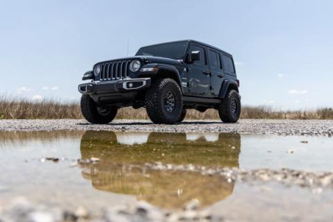 2.5 Inch Lift Kit Coils V2 Jeep Wrangler Unlimited Non-Rubicon 4WD (2024-2026) Rough Country