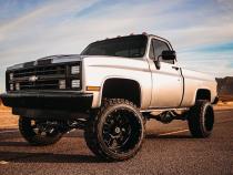 6 Inch Suspension Lift System 56 Inch Rear Springs 77-87 C10/K10 77-87 K5 Blazer 77-87 C15/K15 77-87 Jimmy Rough Country