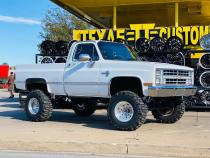 6 Inch Suspension Lift System 56 Inch Rear Springs 77-87 C10/K10 77-87 K5 Blazer 77-87 C15/K15 77-87 Jimmy Rough Country