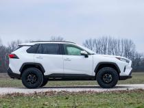 2.5 Inch Lift Kit N3 Struts Toyota RAV4 2WD/4WD (2019-2025) Rough Country