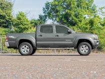 2 Inch Leveling Lift Kit 05-23 Tacoma Red Rough Country